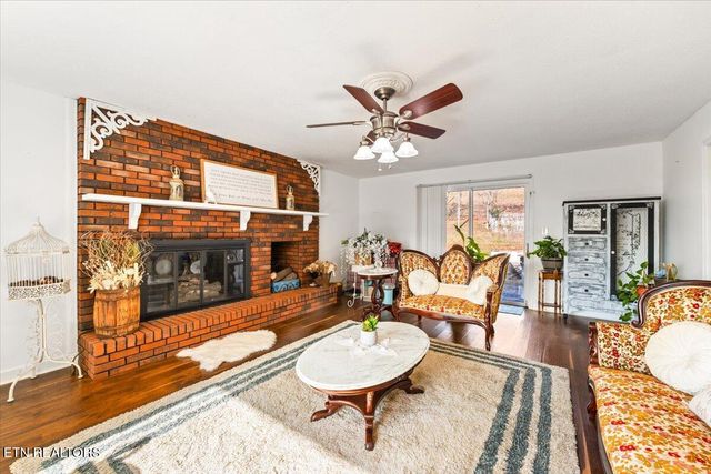 203 Golf Hill Lane, Lafollette, TN 37766