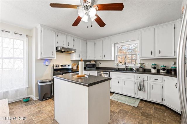 203 Golf Hill Lane, Lafollette, TN 37766