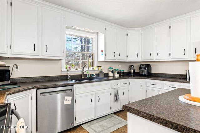 203 Golf Hill Lane, Lafollette, TN 37766