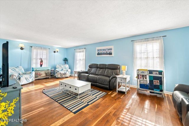 203 Golf Hill Lane, Lafollette, TN 37766