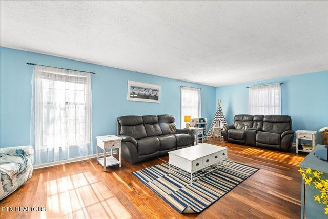 203 Golf Hill Lane, Lafollette, TN 37766