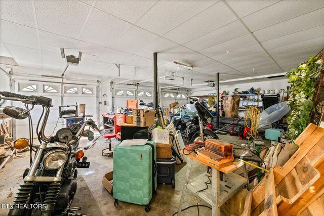 203 Golf Hill Lane, Lafollette, TN 37766