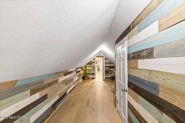 203 Golf Hill Lane, Lafollette, TN 37766