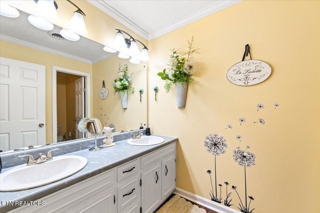 203 Golf Hill Lane, Lafollette, TN 37766