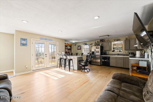 203 Golf Hill Lane, Lafollette, TN 37766