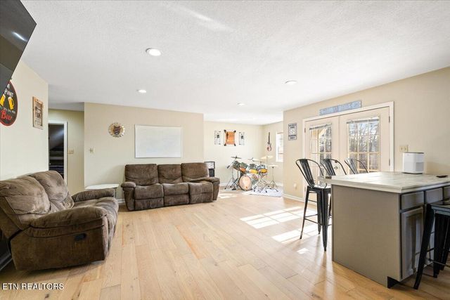 203 Golf Hill Lane, Lafollette, TN 37766