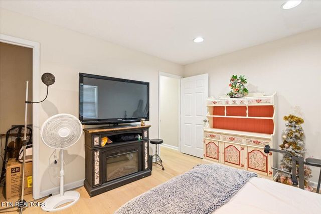 203 Golf Hill Lane, Lafollette, TN 37766