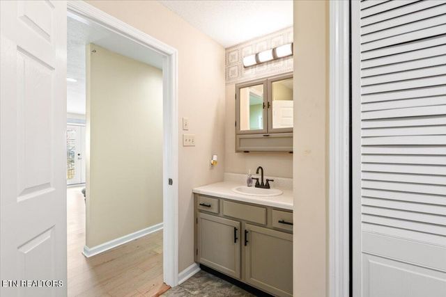 203 Golf Hill Lane, Lafollette, TN 37766