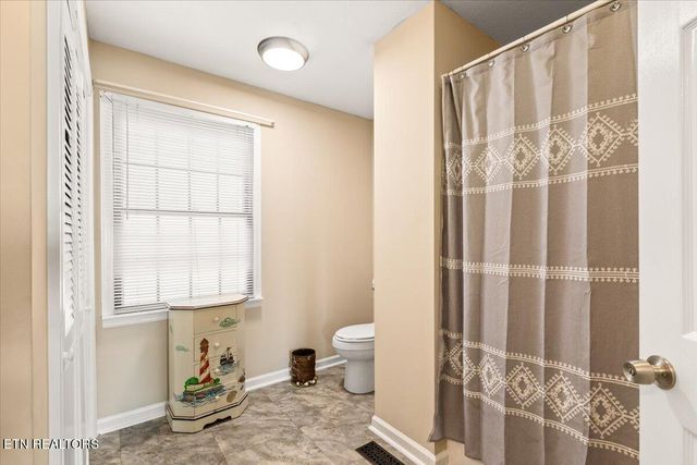 203 Golf Hill Lane, Lafollette, TN 37766