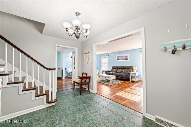 203 Golf Hill Lane, Lafollette, TN 37766