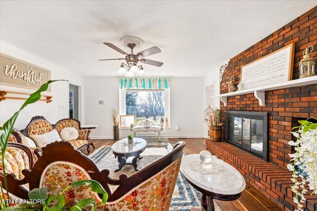 203 Golf Hill Lane, Lafollette, TN 37766