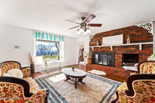 203 Golf Hill Lane, Lafollette, TN 37766