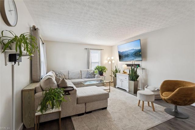 8 El Dorado CT, Hampton, VA 23669