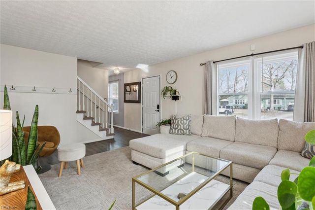 8 El Dorado CT, Hampton, VA 23669