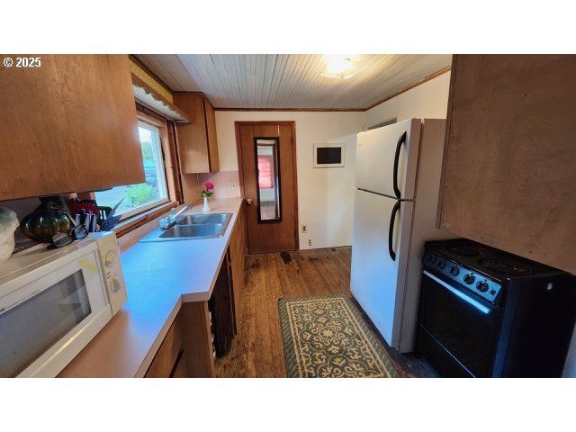 320 S DRIFT CREEK Rd, Lincoln City, OR 97367