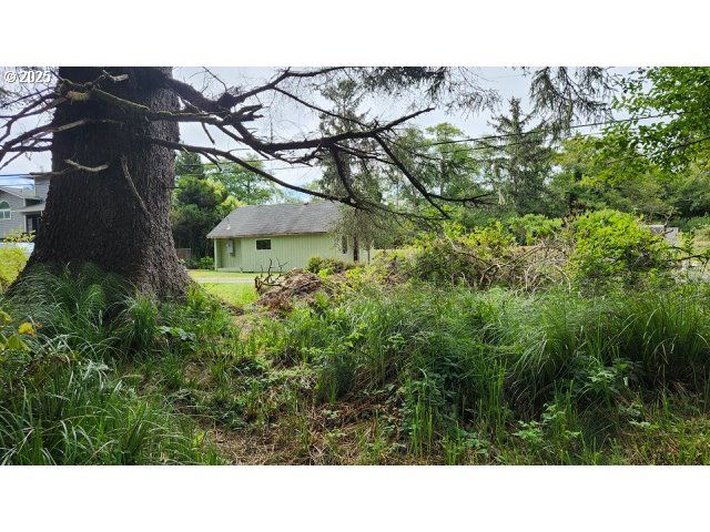 320 S DRIFT CREEK Rd, Lincoln City, OR 97367