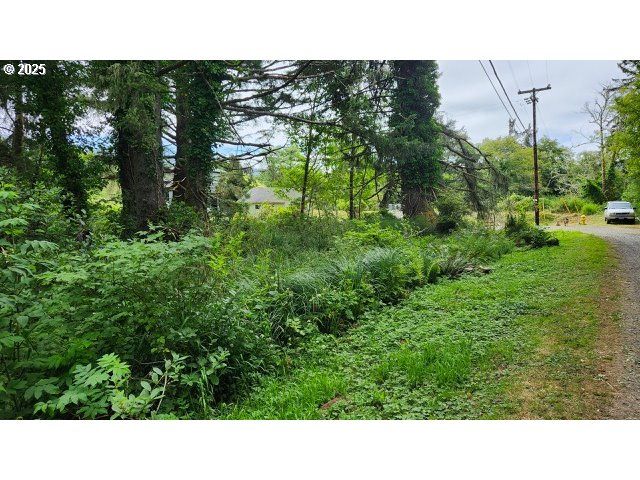 320 S DRIFT CREEK Rd, Lincoln City, OR 97367