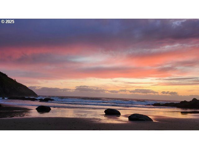 320 S DRIFT CREEK Rd, Lincoln City, OR 97367