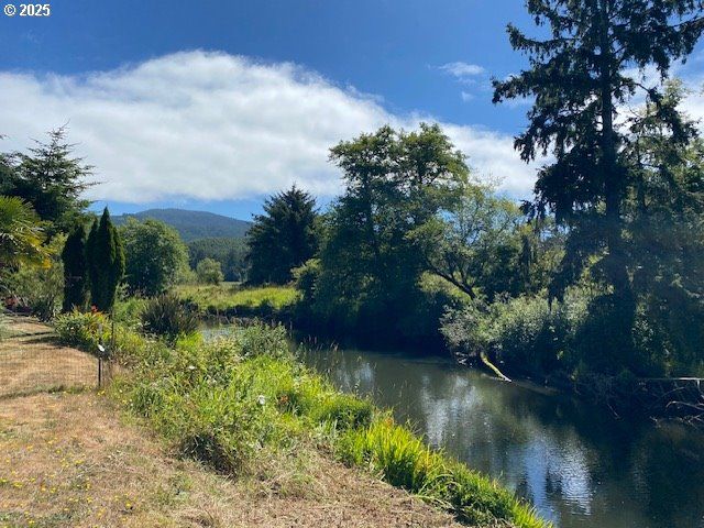 320 S DRIFT CREEK Rd, Lincoln City, OR 97367