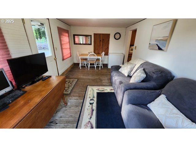 320 S DRIFT CREEK Rd, Lincoln City, OR 97367