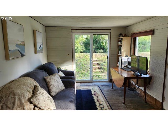320 S DRIFT CREEK Rd, Lincoln City, OR 97367