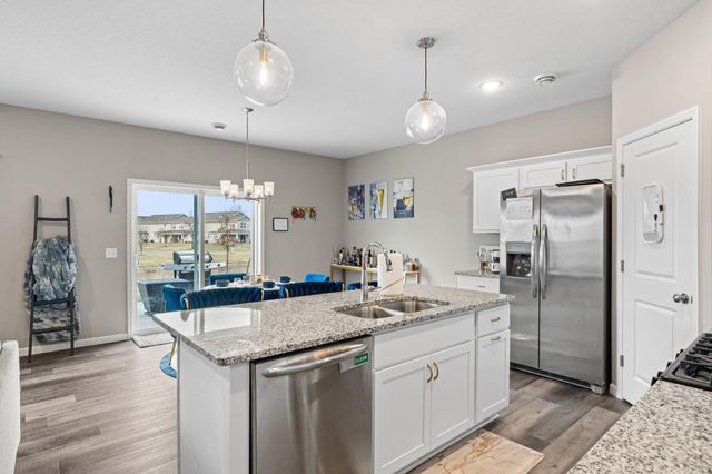 6884 101st Street S, Cottage Grove, MN 55016