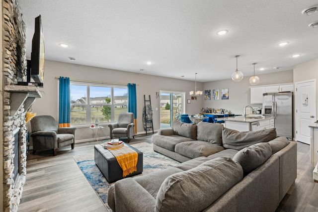 6884 101st Street S, Cottage Grove, MN 55016