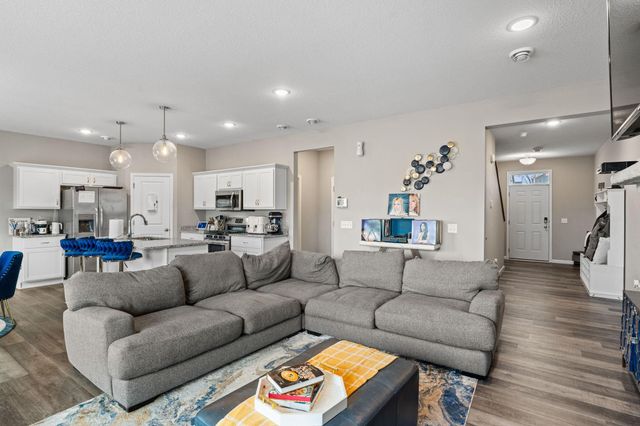 6884 101st Street S, Cottage Grove, MN 55016