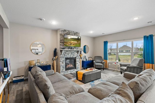 6884 101st Street S, Cottage Grove, MN 55016