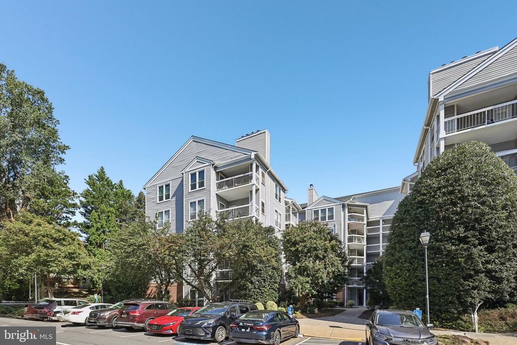 3176 SUMMIT SQUARE DR #4-E3, Oakton, VA 22124