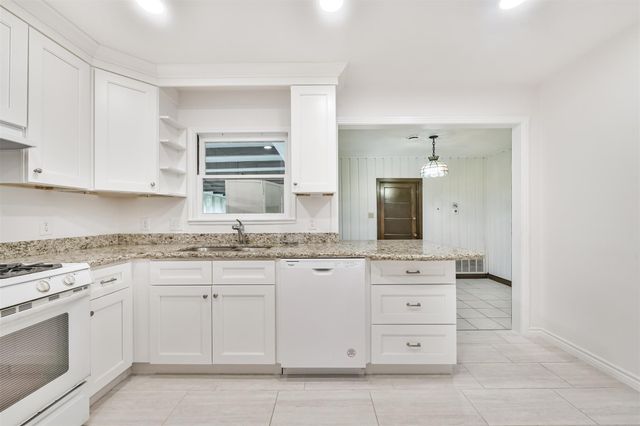 1025 24th Avenue N, Texas City, TX 77590