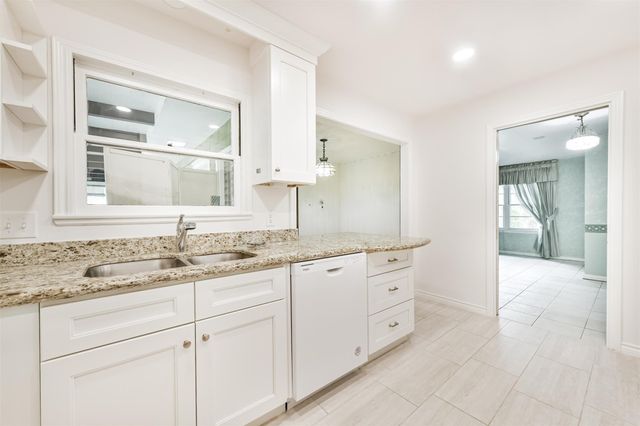 1025 24th Avenue N, Texas City, TX 77590