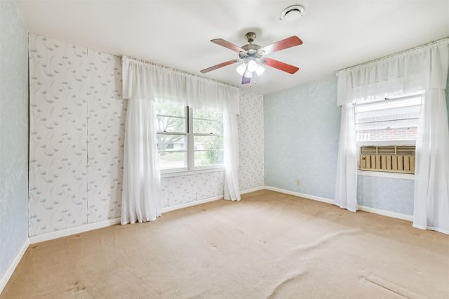 1025 24th Avenue N, Texas City, TX 77590