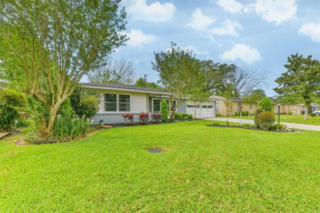 1025 24th Avenue N, Texas City, TX 77590