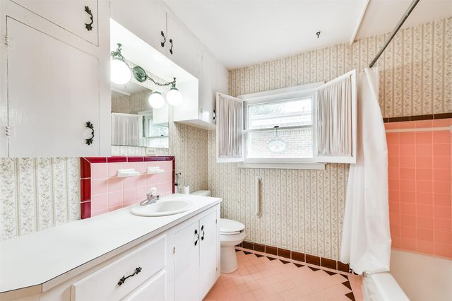 1025 24th Avenue N, Texas City, TX 77590