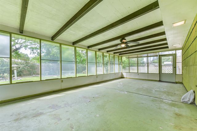 1025 24th Avenue N, Texas City, TX 77590