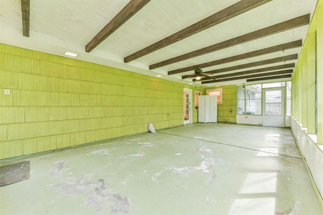 1025 24th Avenue N, Texas City, TX 77590