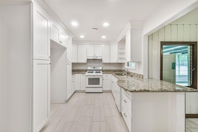 1025 24th Avenue N, Texas City, TX 77590