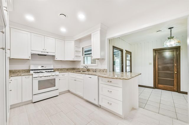 1025 24th Avenue N, Texas City, TX 77590