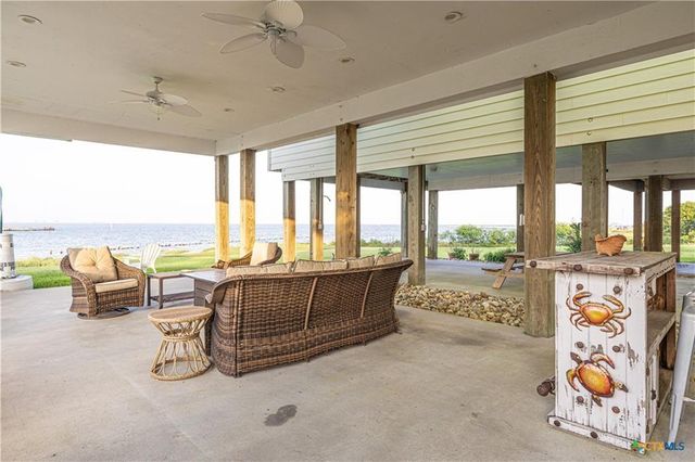 106 Clement Cove, Port Lavaca, TX 77979