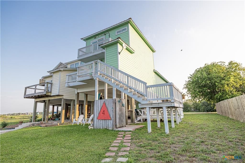 106 Clement Cove, Port Lavaca, TX 77979