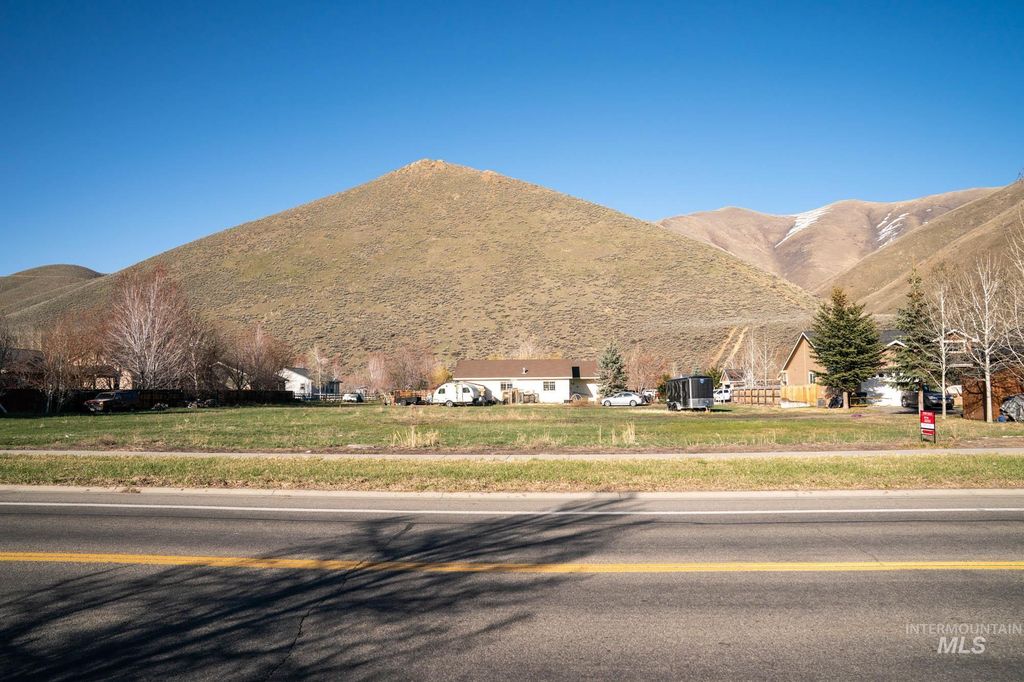2410 Woodside Blvd, Hailey, ID 83333
