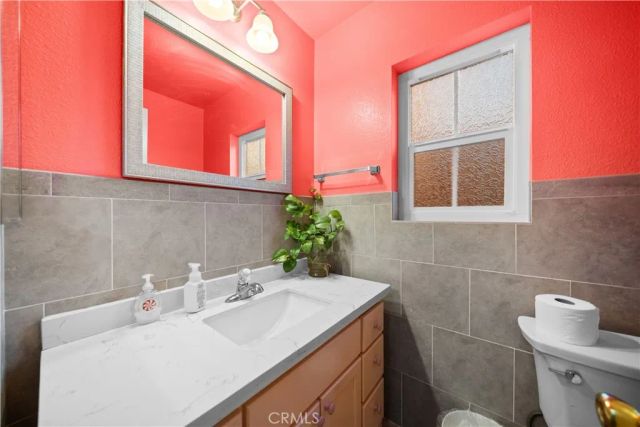 691 S Sally Lee Ave, Azusa, CA 91702