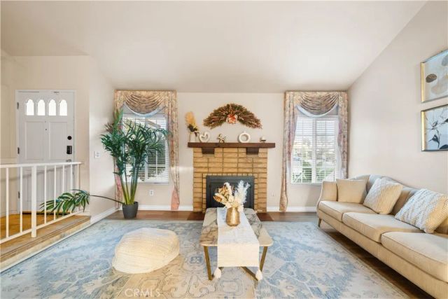 691 S Sally Lee Ave, Azusa, CA 91702