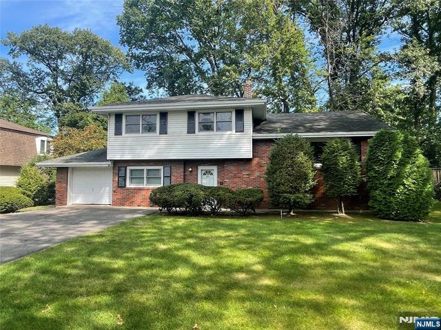 420 Lakeview Drive, Oradell, NJ 07649