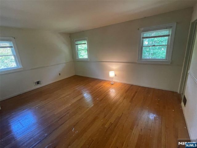 420 Lakeview Drive, Oradell, NJ 07649