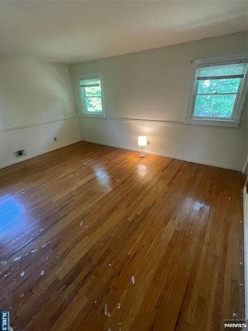 420 Lakeview Drive, Oradell, NJ 07649