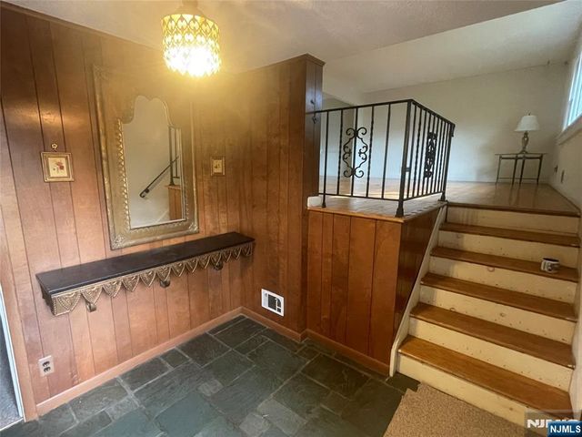 420 Lakeview Drive, Oradell, NJ 07649