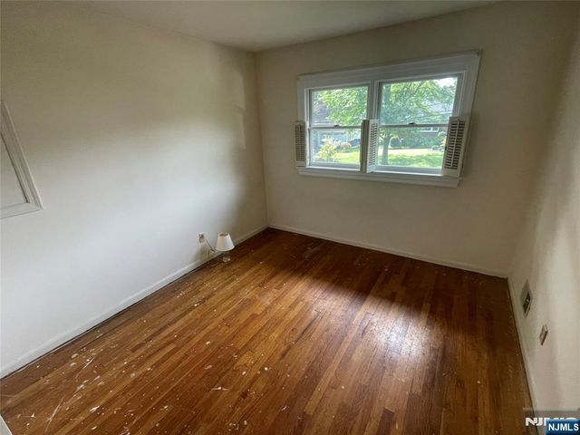 420 Lakeview Drive, Oradell, NJ 07649