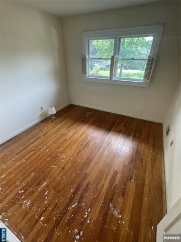 420 Lakeview Drive, Oradell, NJ 07649